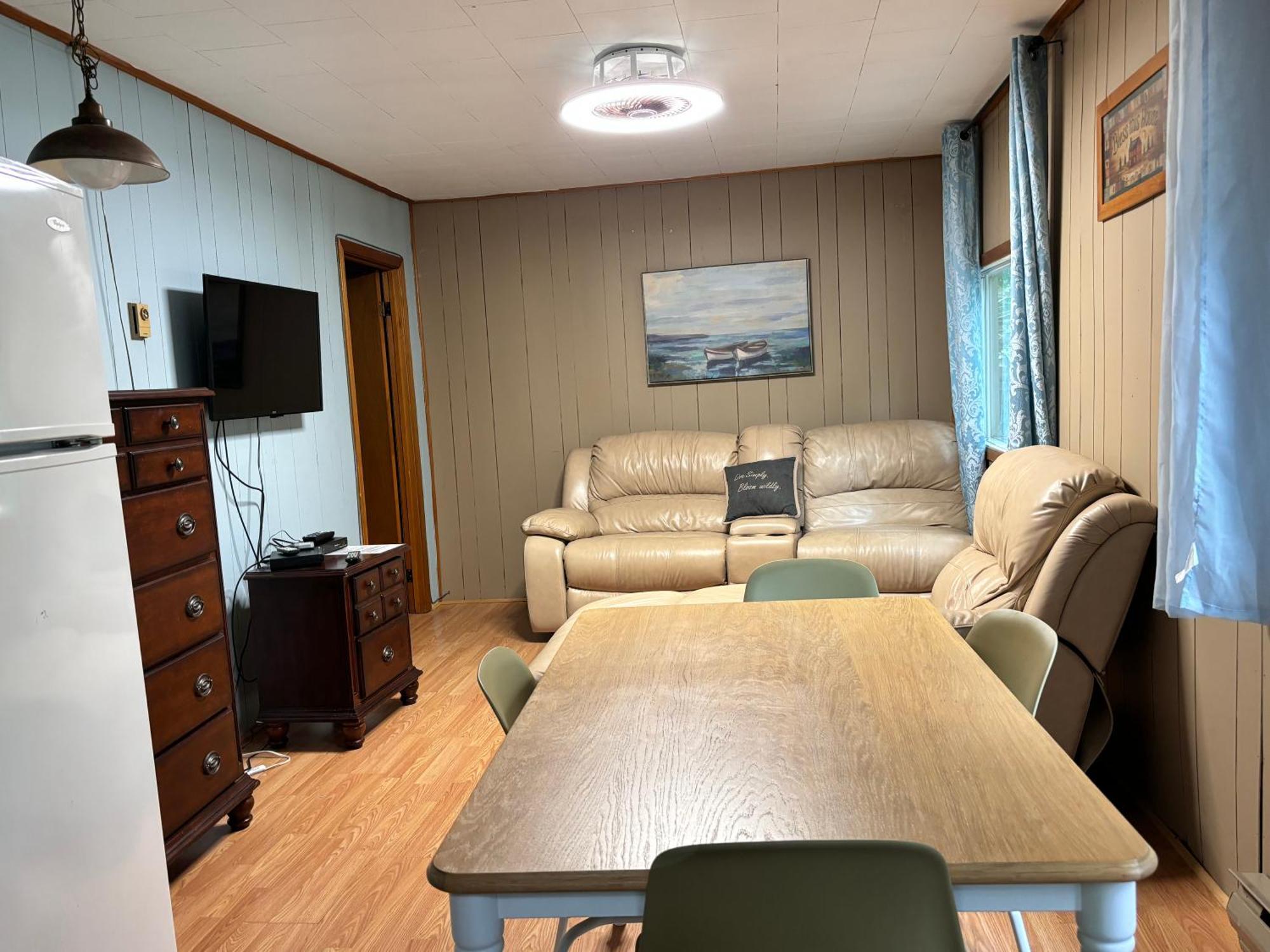 Lakefront Hideaway Resort Kawartha Lakes Bilik gambar