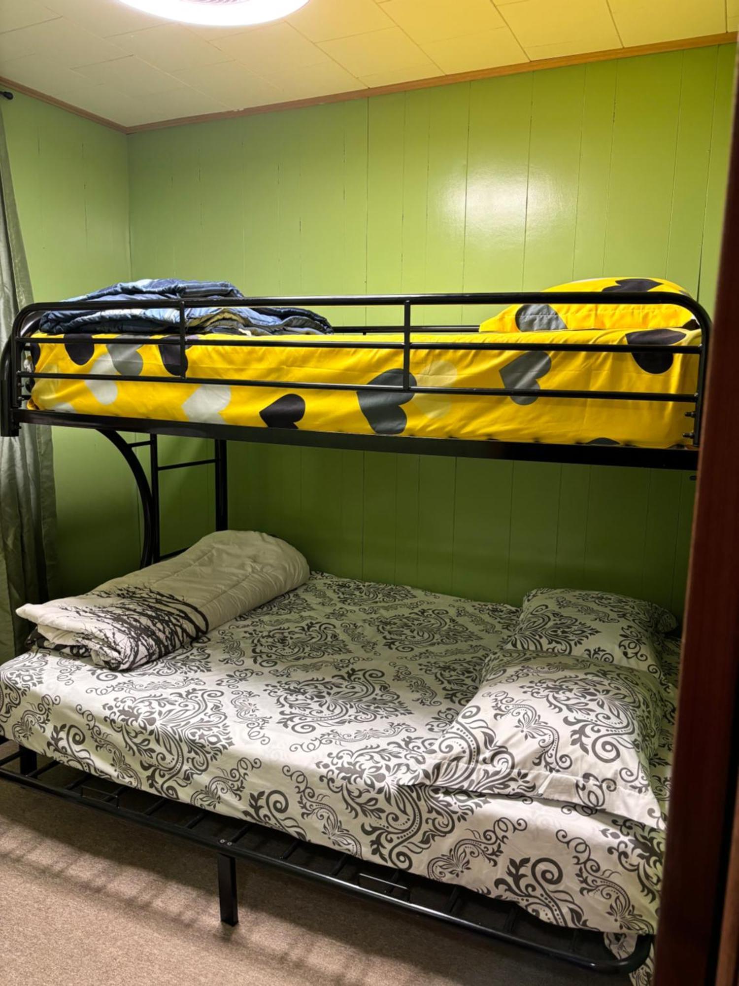 Lakefront Hideaway Resort Kawartha Lakes Bilik gambar