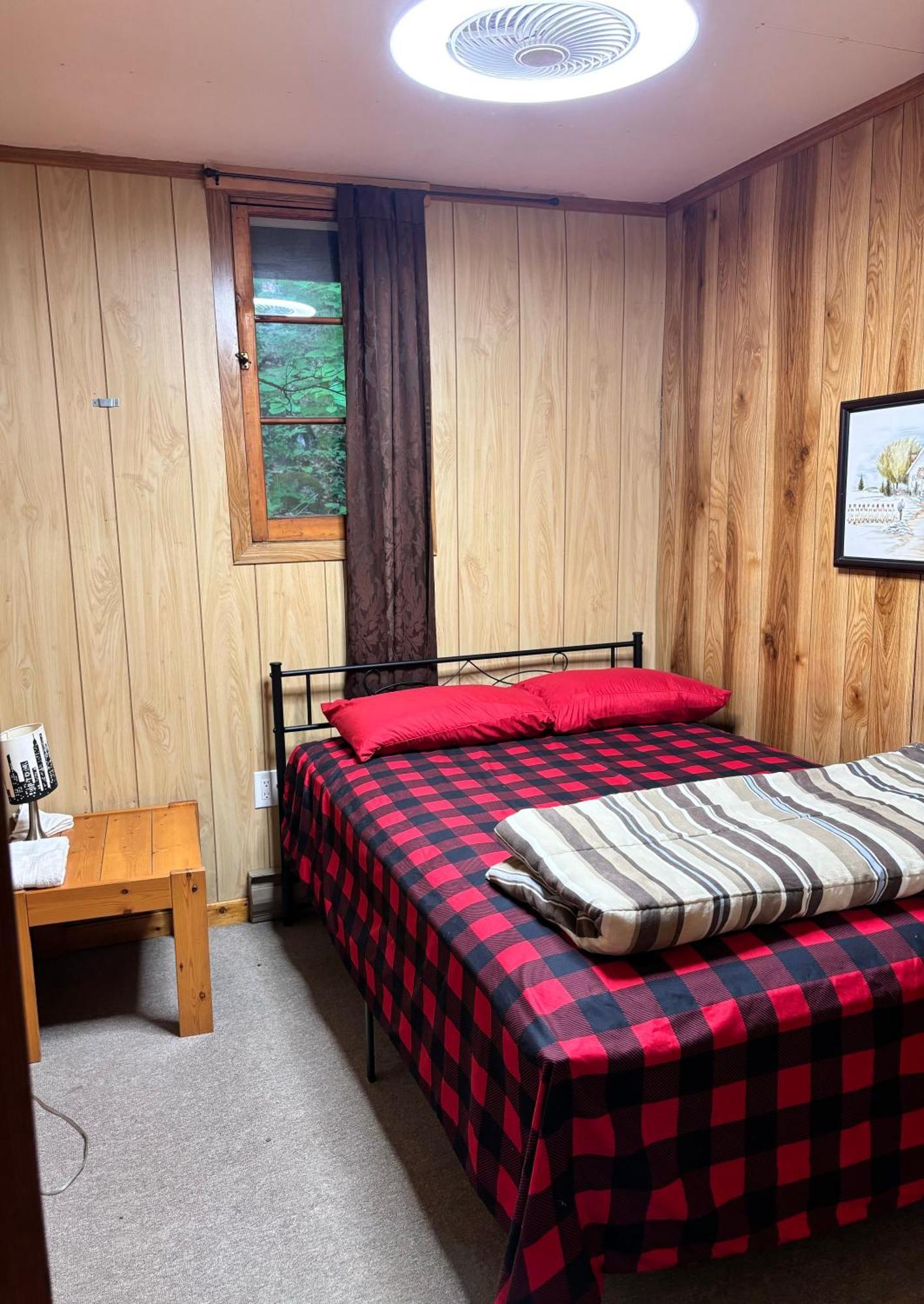 Lakefront Hideaway Resort Kawartha Lakes Bilik gambar