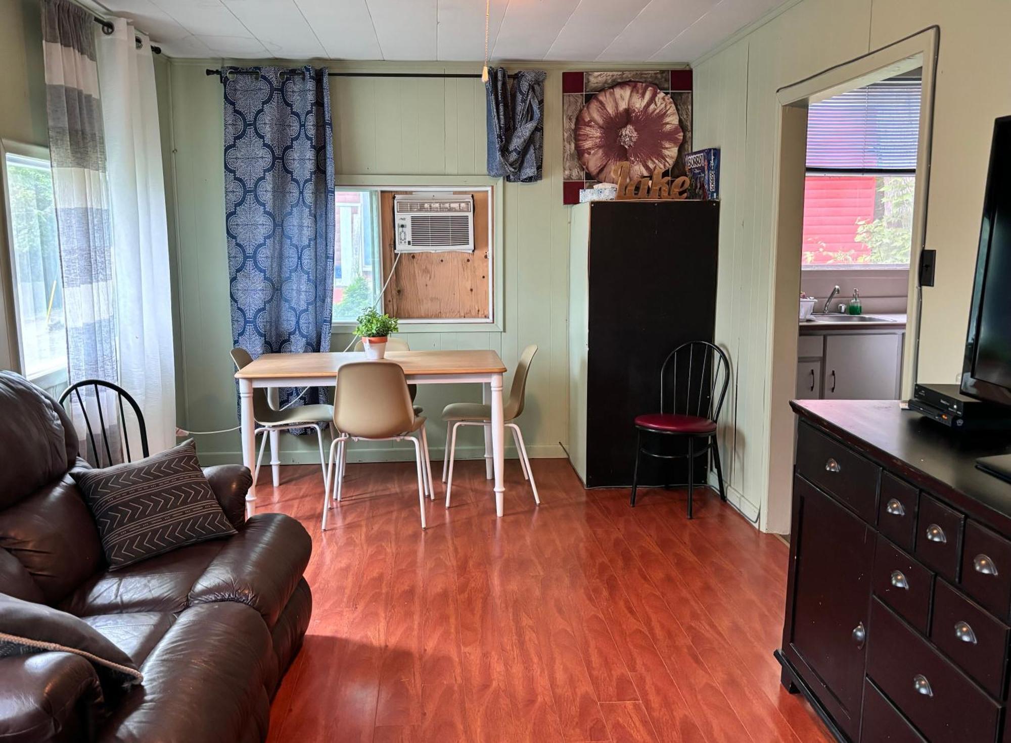 Lakefront Hideaway Resort Kawartha Lakes Bilik gambar